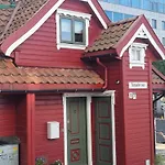 بيت للعطل Sentralt,unikt Lite Bergenshus Med Sjel Pa Fine Nostet!