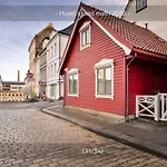 بيت للعطل Sentralt,unikt Lite Bergenshus Med Sjel Pa Fine Nostet!