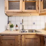 Sentralt,unikt Lite Bergenshus Med Sjel Pa Fine Nostet! برغن