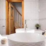 Sentralt,unikt Lite Bergenshus Med Sjel Pa Fine Nostet! بيت للعطل