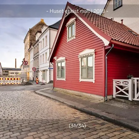 Dom wakacyjny Sentralt,unikt Lite Bergenshus Med Sjel Pa Fine Nostet!