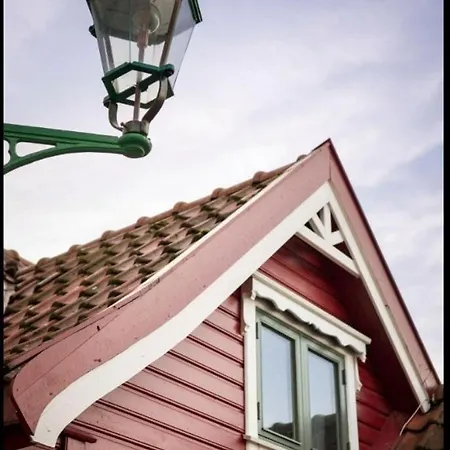 Holiday home Sentralt,unikt Lite Bergenshus Med Sjel Pa Fine Nostet!