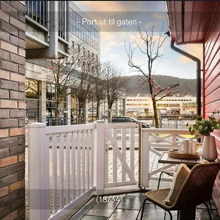 Sentralt,unikt Lite Bergenshus Med Sjel Pa Fine Nostet! 펜션 베르겐