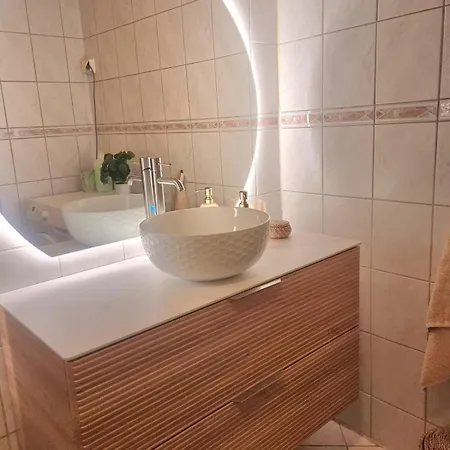 Sentralt,unikt Lite Bergenshus Med Sjel Pa Fine Nostet! בית נופש ברגן