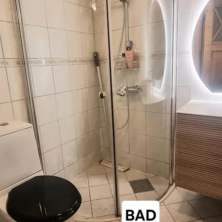 בית נופש Sentralt,unikt Lite Bergenshus Med Sjel Pa Fine Nostet!