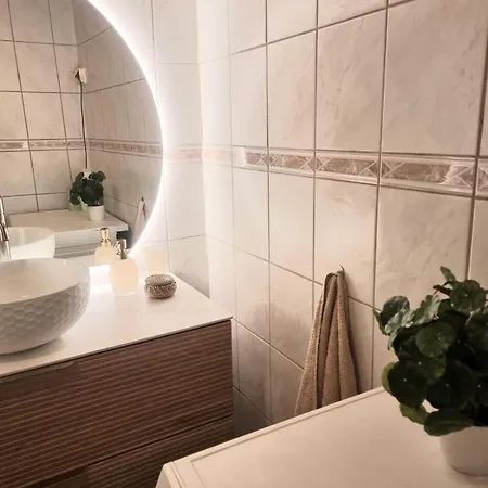 Sentralt,unikt Lite Bergenshus Med Sjel Pa Fine Nostet! Будинок відпочинку