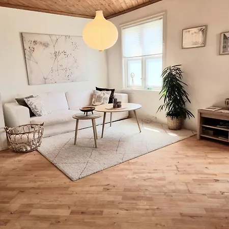 Sentralt,unikt Lite Bergenshus Med Sjel Pa Fine Nostet! Берген