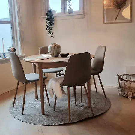 Sentralt,unikt Lite Bergenshus Med Sjel Pa Fine Nostet! ברגן