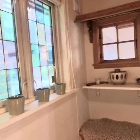 Sentralt,unikt Lite Bergenshus Med Sjel Pa Fine Nostet! Будинок відпочинку Берген