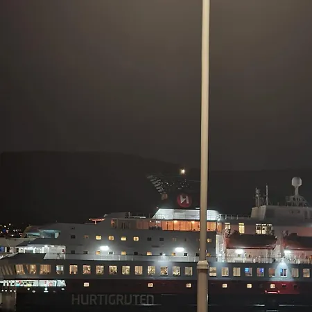 Sentralt,unikt Lite Bergenshus Med Sjel Pa Fine Nostet! Берген