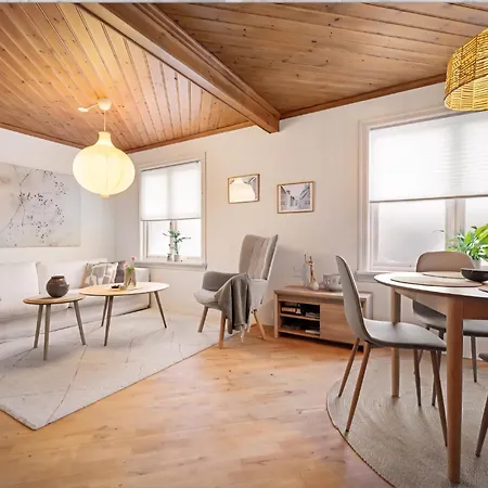 Sentralt,unikt Lite Bergenshus Med Sjel Pa Fine Nostet! * Bergen