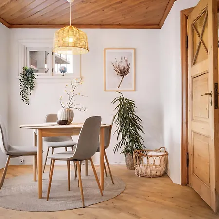 Sentralt,unikt Lite Bergenshus Med Sjel Pa Fine Nostet! Holiday home Bergen
