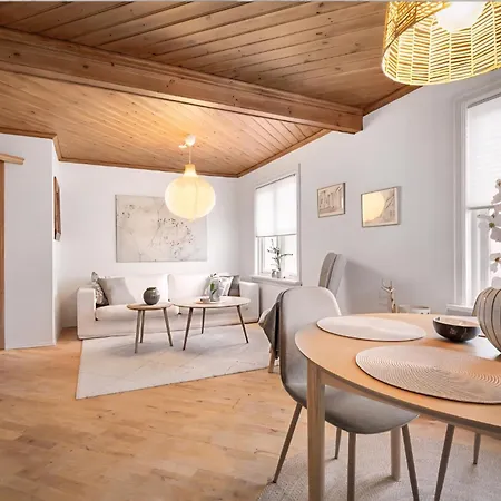 Sentralt,unikt Lite Bergenshus Med Sjel Pa Fine Nostet! * Bergen