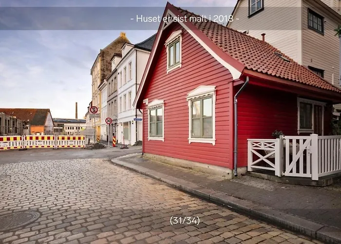 Dom wakacyjny Sentralt,unikt Lite Bergenshus Med Sjel Pa Fine Nostet!