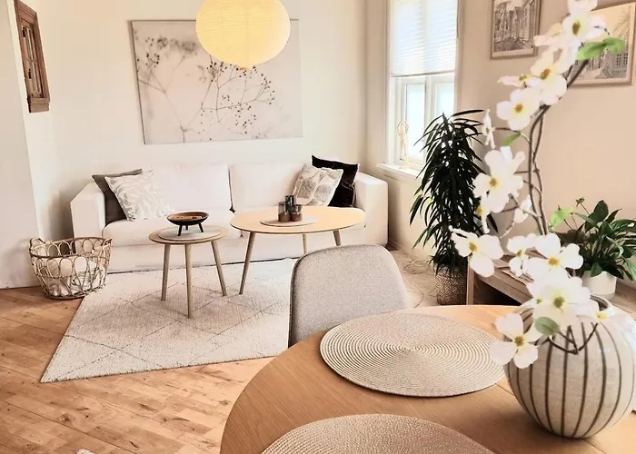 Vakantiehuis Sentralt,unikt Lite Bergenshus Med Sjel Pa Fine Nostet! *