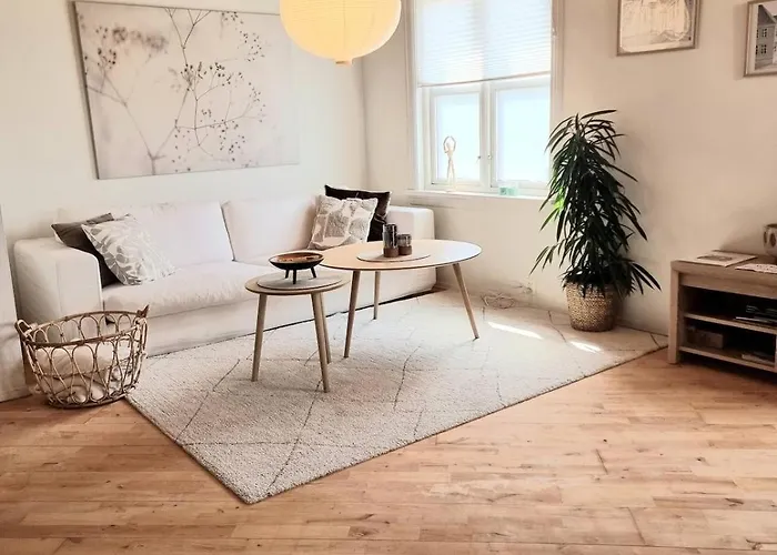 Sentralt,unikt Lite Bergenshus Med Sjel Pa Fine Nostet! Bergen