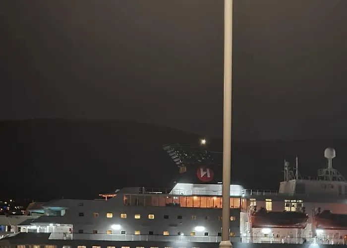 Sentralt,unikt Lite Bergenshus Med Sjel Pa Fine Nostet! Bergen