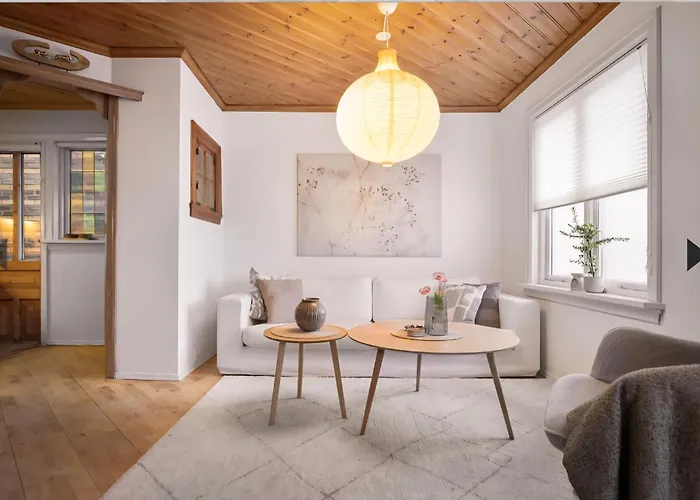 度假居 Sentralt,unikt Lite Bergenshus Med Sjel Pa Fine Nostet!