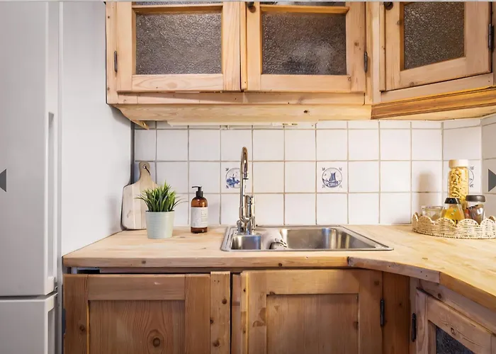 Sentralt,unikt Lite Bergenshus Med Sjel Pa Fine Nostet! Bergen