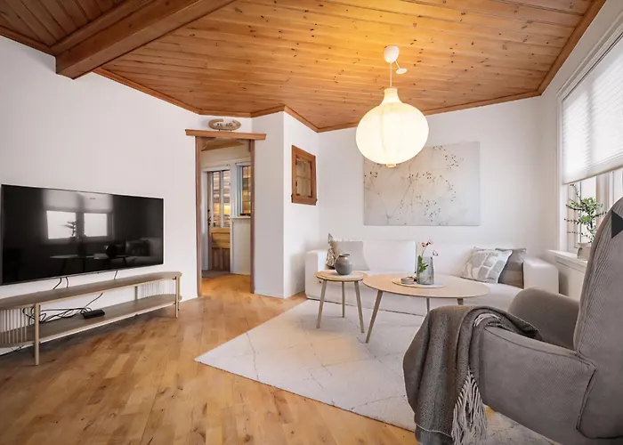 Sentralt,unikt Lite Bergenshus Med Sjel Pa Fine Nostet! * Bergen