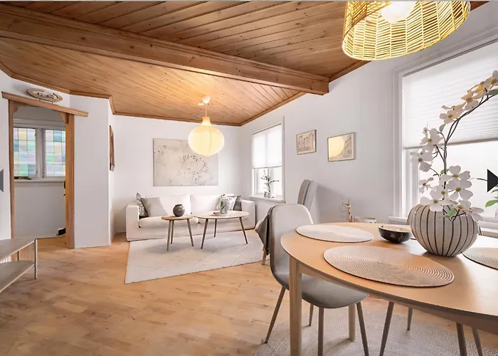 Sentralt,unikt Lite Bergenshus Med Sjel Pa Fine Nostet! * Bergen