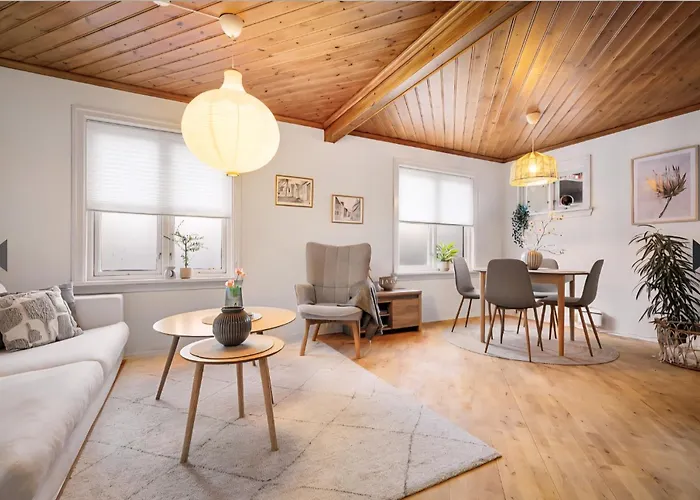 度假居 Sentralt,unikt Lite Bergenshus Med Sjel Pa Fine Nostet!