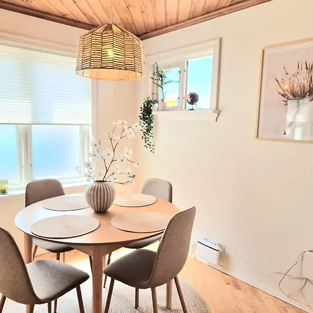 Sentralt,unikt Lite Bergenshus Med Sjel Pa Fine Nostet!